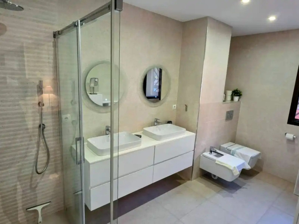 3 Bed Apartment for sale in Estepona Costa Del Sol, Málaga, Spain
