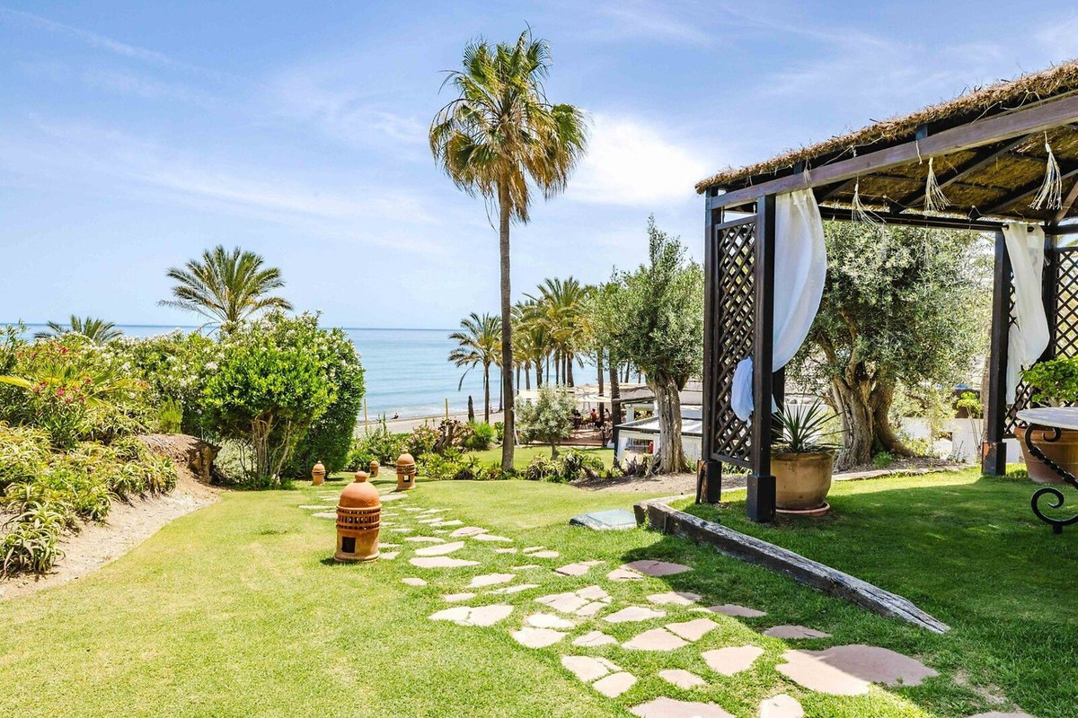 2 Bed Apartment for sale in Estepona Costa Del Sol, Málaga, Spain