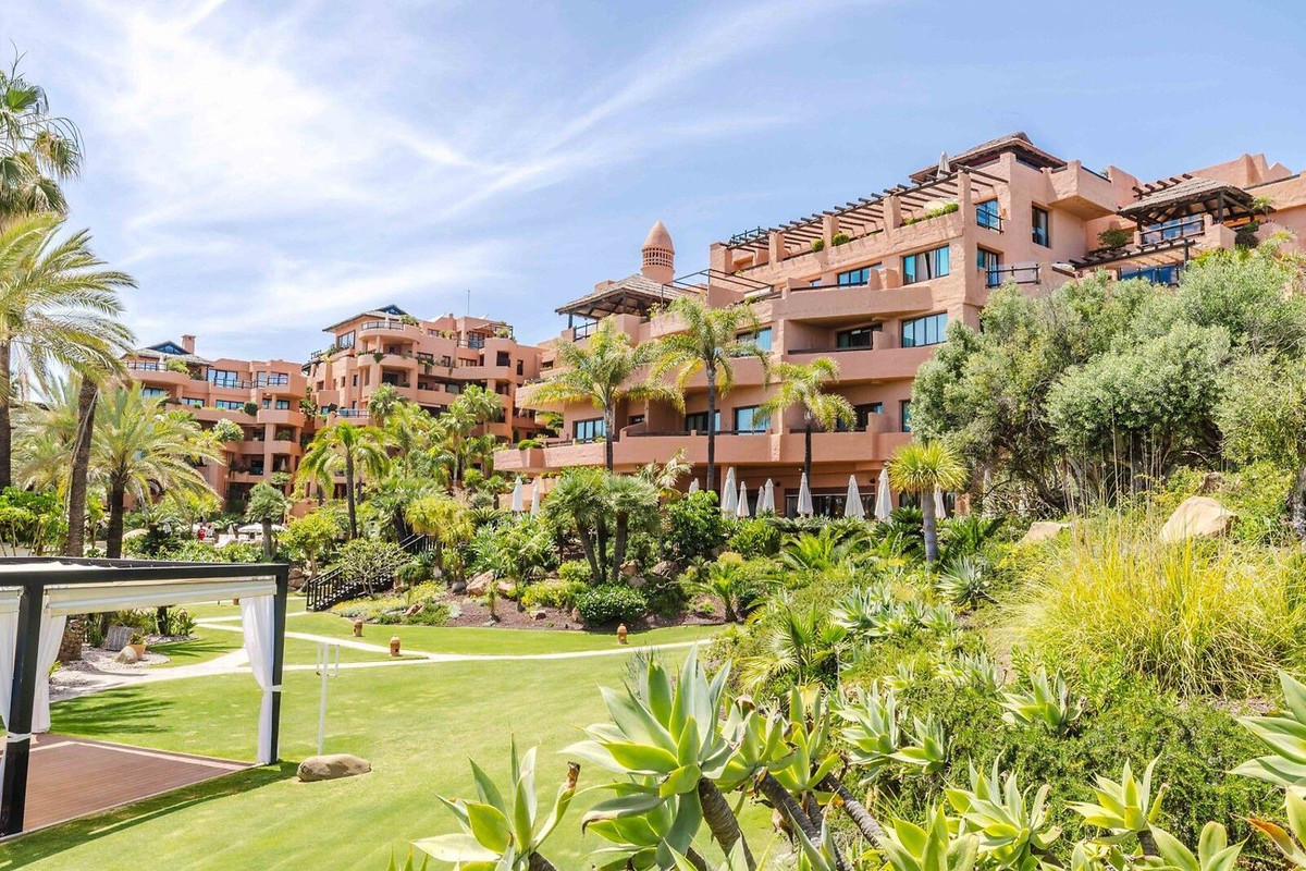 2 Bed Apartment for sale in Estepona Costa Del Sol, Málaga, Spain