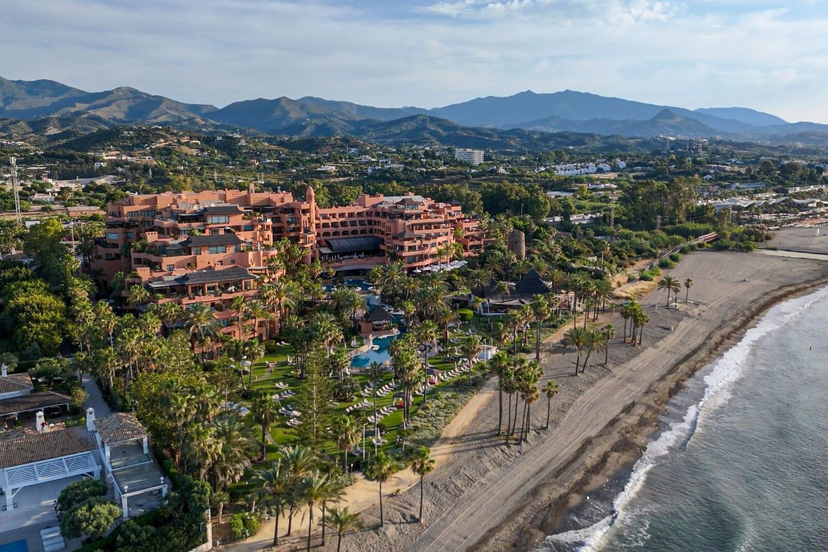 2 Bed Apartment for sale in Estepona Costa Del Sol, Málaga, Spain