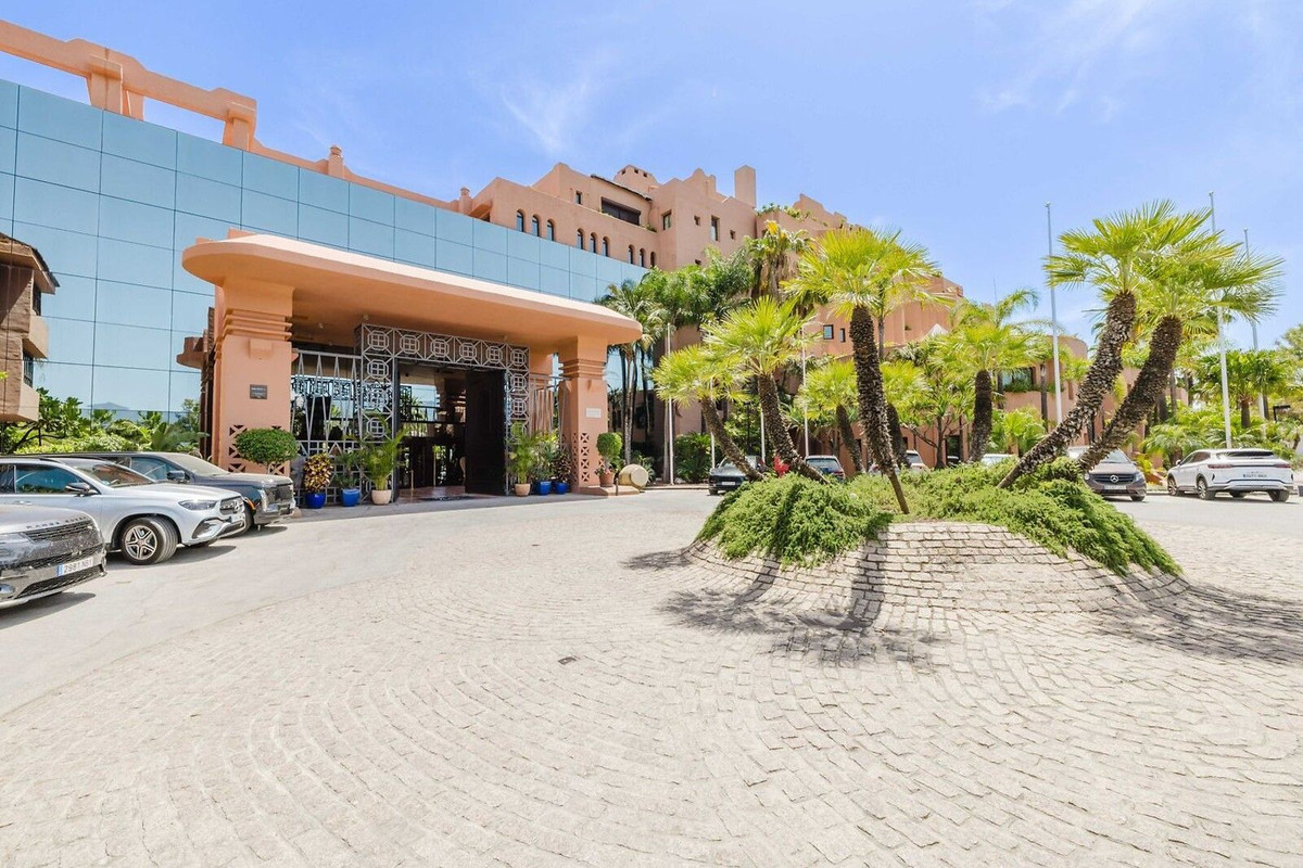 2 Bed Apartment for sale in Estepona Costa Del Sol, Málaga, Spain
