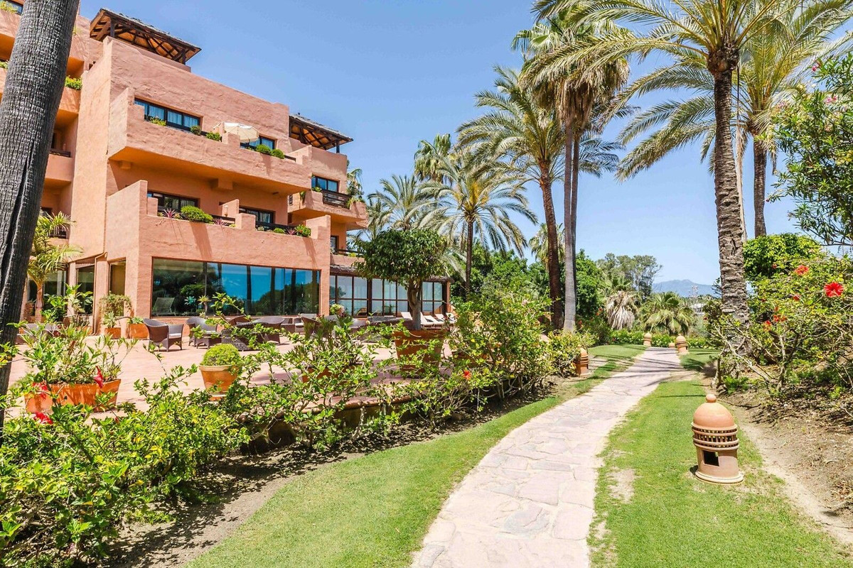 2 Bed Apartment for sale in Estepona Costa Del Sol, Málaga, Spain