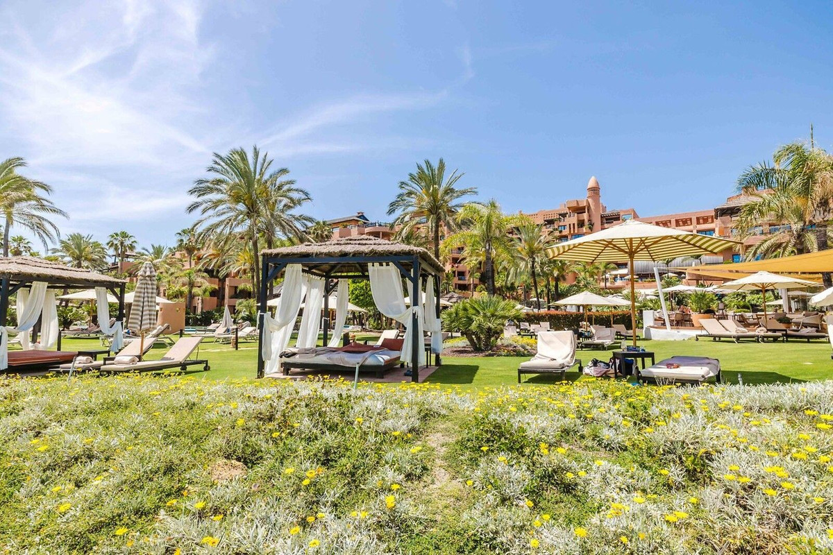 2 Bed Apartment for sale in Estepona Costa Del Sol, Málaga, Spain