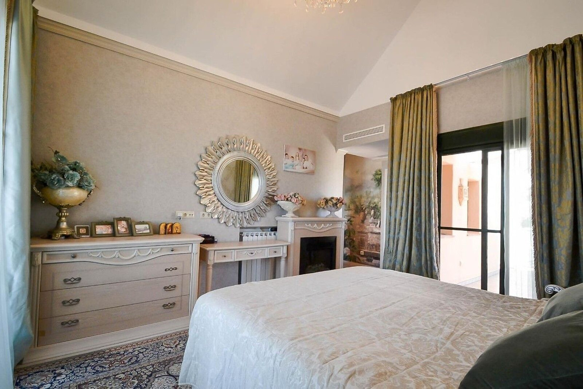 3 Bed Apartment for sale in Estepona Costa Del Sol, Málaga, Spain