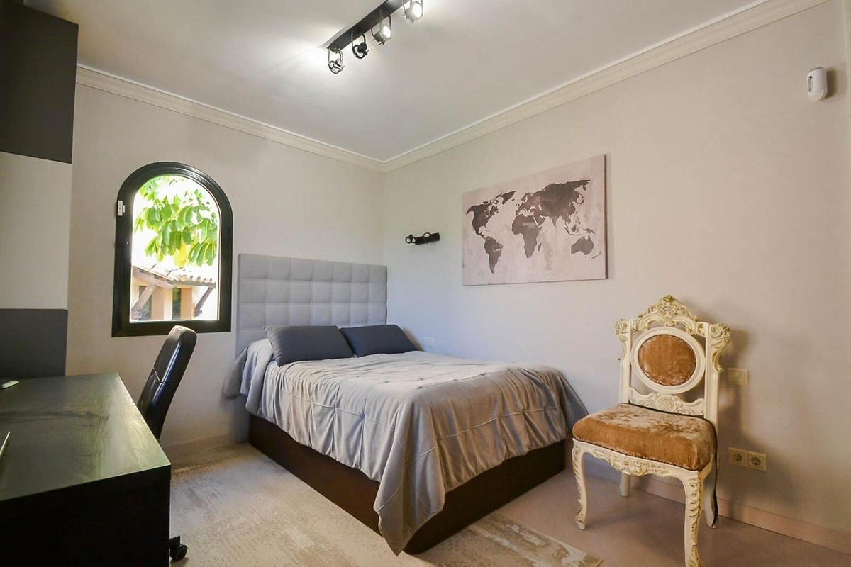3 Bed Apartment for sale in Estepona Costa Del Sol, Málaga, Spain
