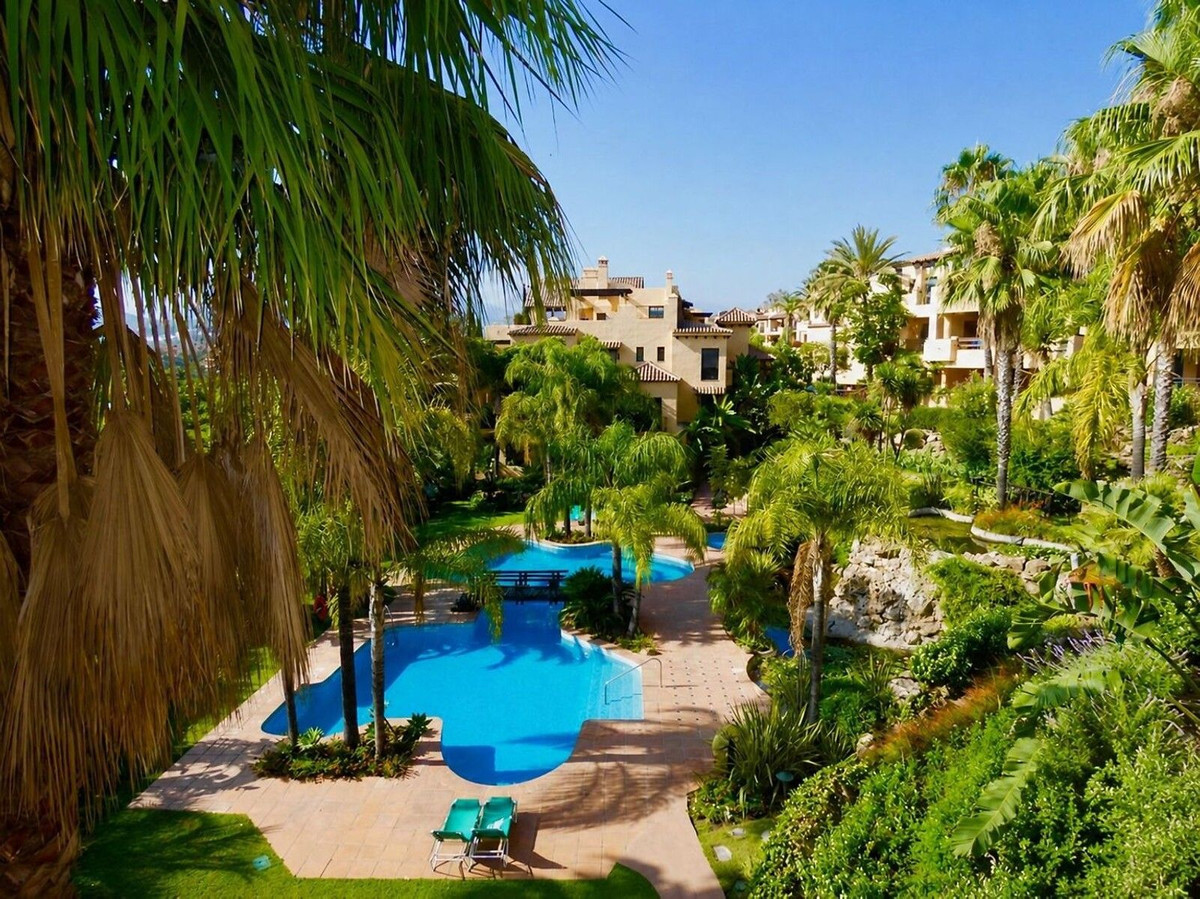 3 Bed Apartment for sale in Estepona Costa Del Sol, Málaga, Spain