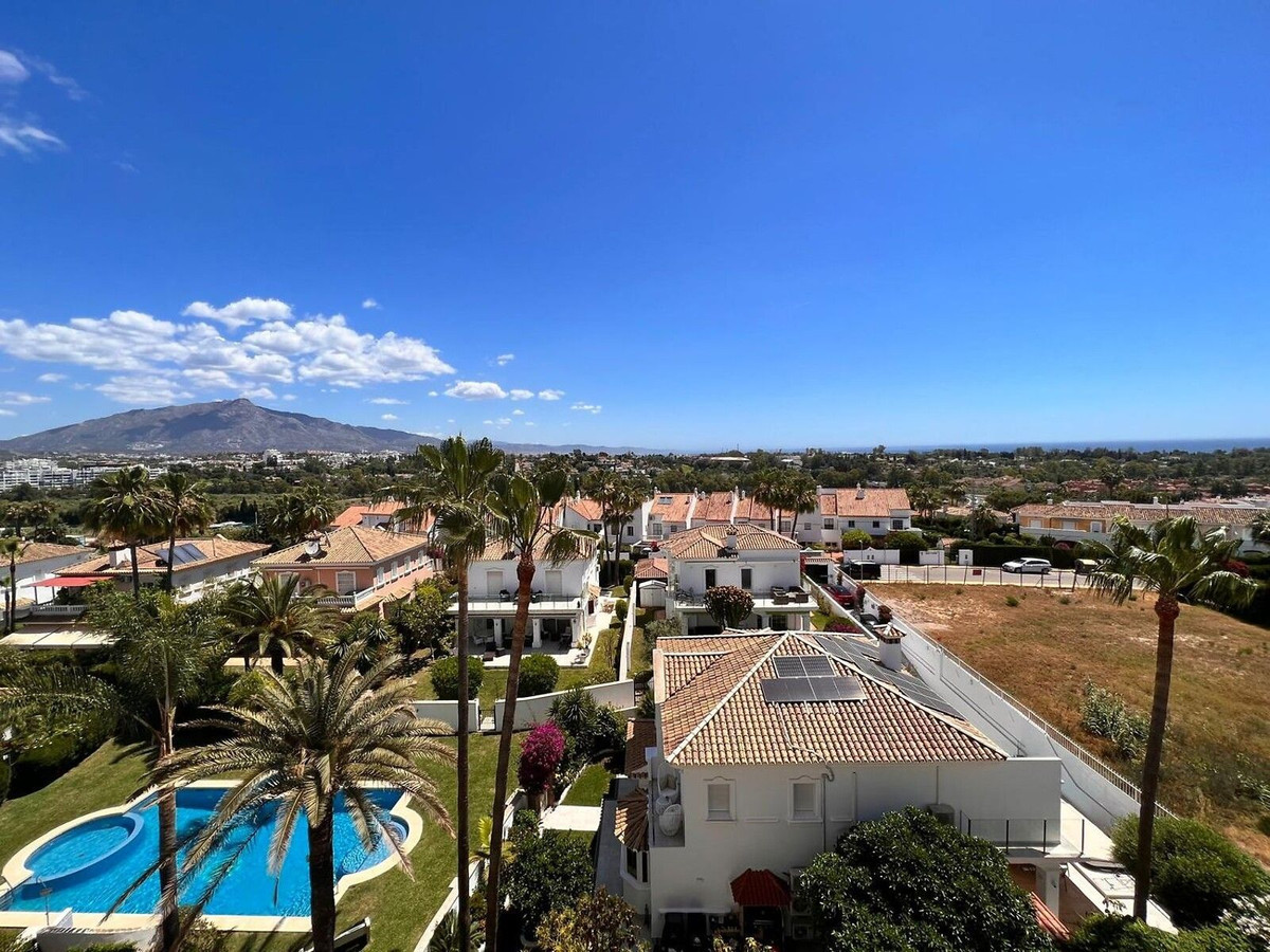 2 Bed Apartment for sale in Estepona Costa Del Sol, Málaga, Spain
