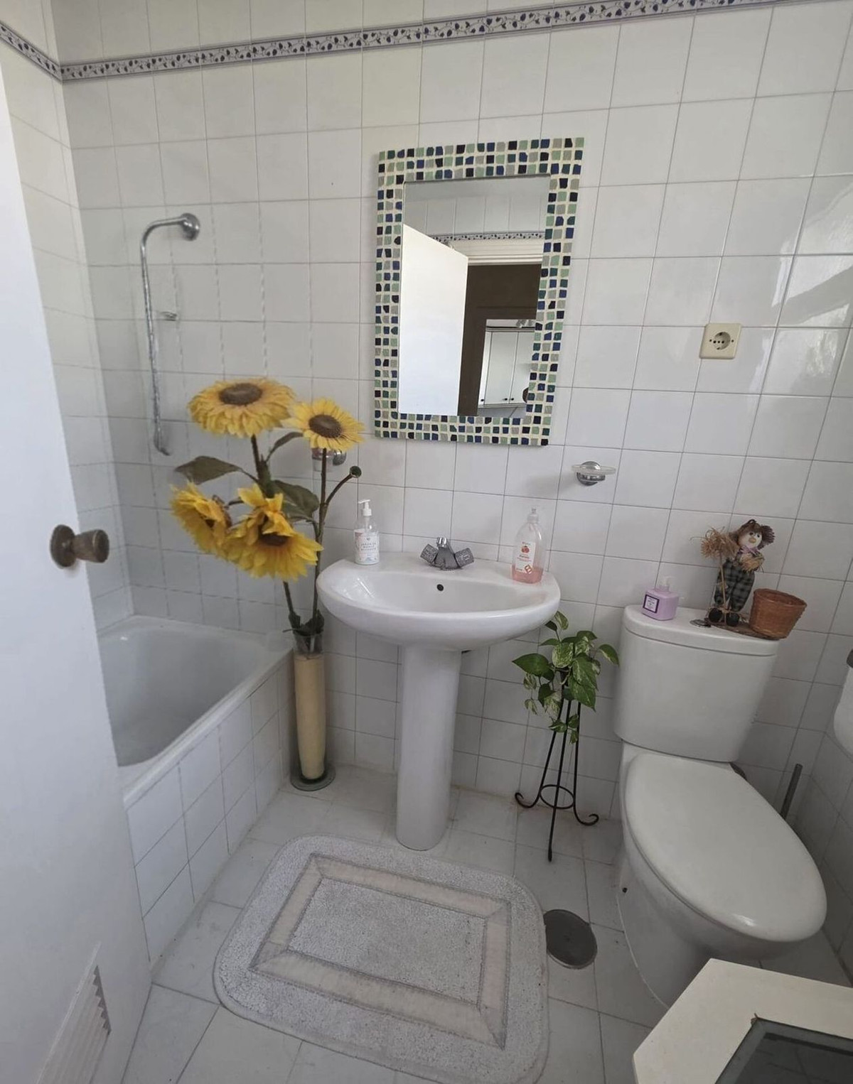 3 Bed Townhouse for sale in Estepona Costa Del Sol, Málaga, Spain