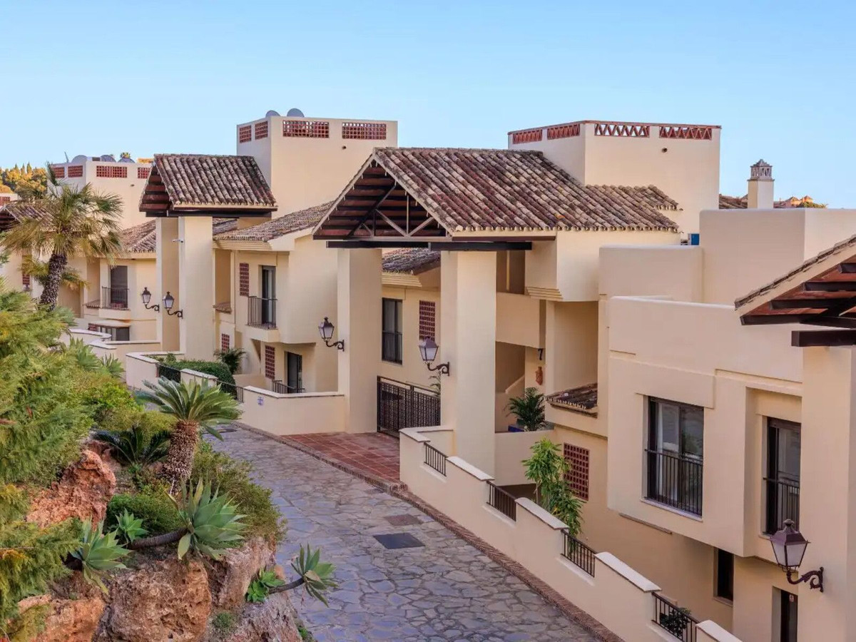 3 Bed Apartment for sale in Los Arqueros Costa Del Sol, Málaga, Spain