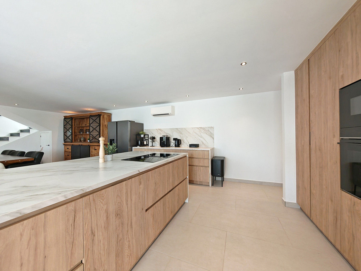 8 Bed Townhouse for sale in Elviria Costa Del Sol, Málaga, Spain