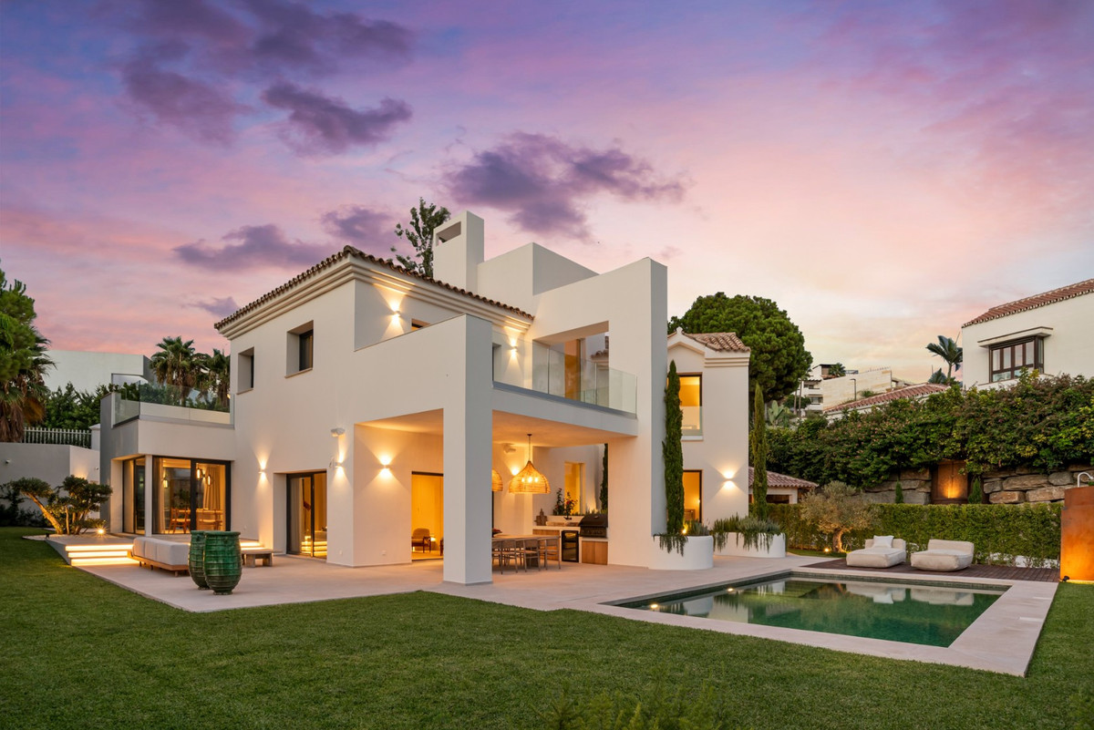 3 Bed Townhouse for sale in Estepona Costa Del Sol, Málaga, Spain