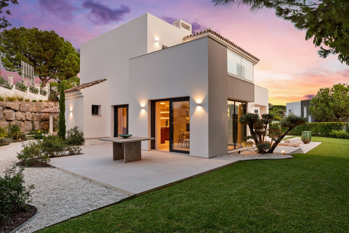 3 Bed Townhouse for sale in Estepona Costa Del Sol, Málaga, Spain