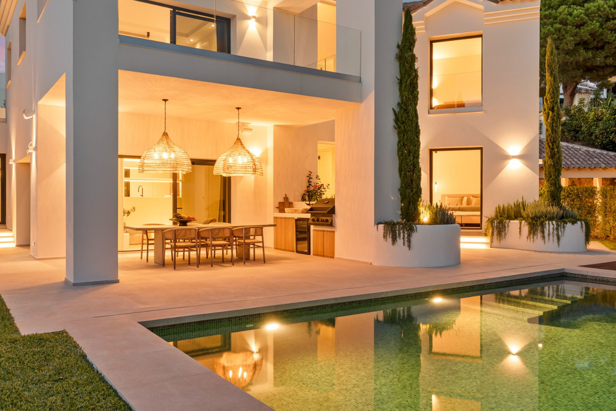 3 Bed Townhouse for sale in Estepona Costa Del Sol, Málaga, Spain