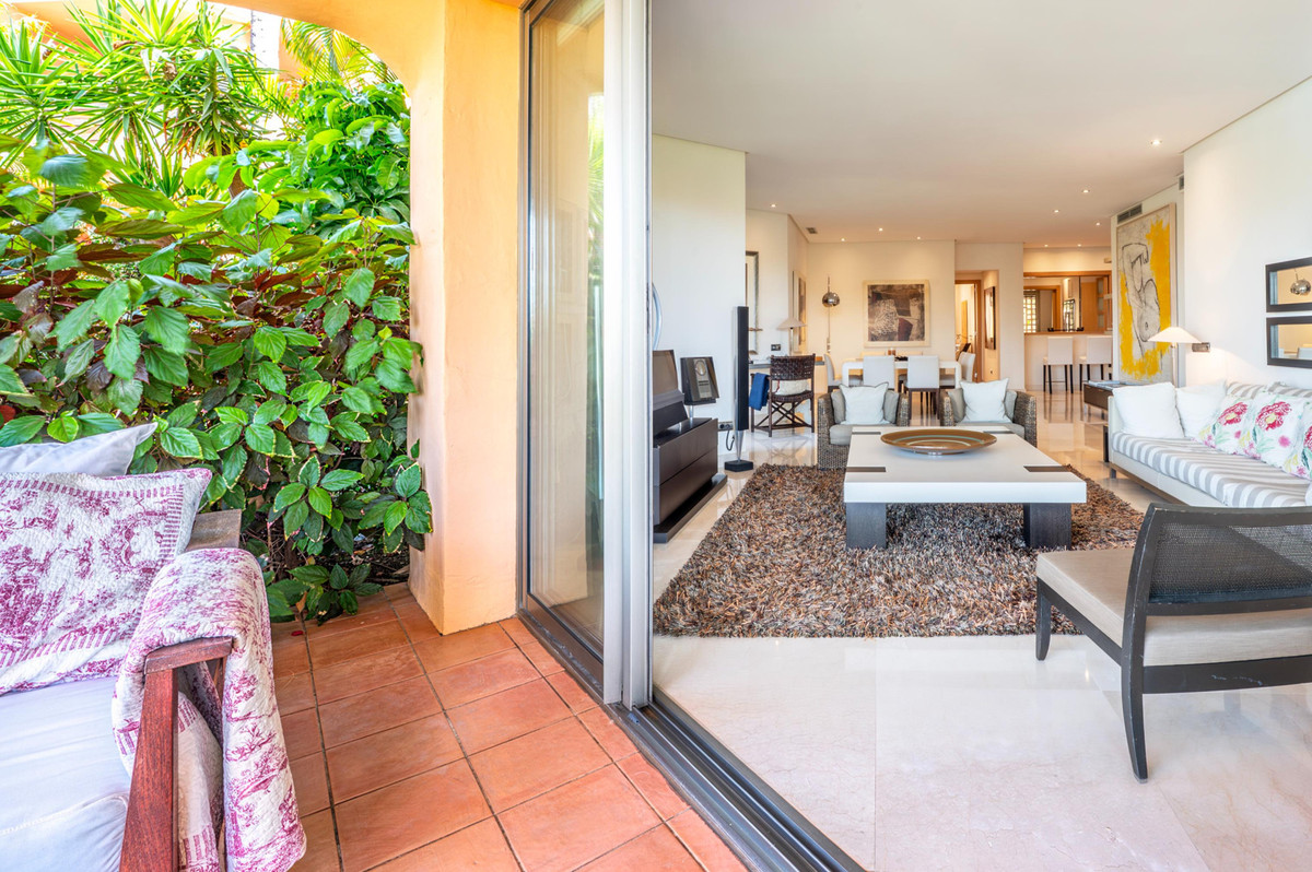 2 Bed Apartment for sale in Sierra Blanca Costa Del Sol, Málaga, Spain