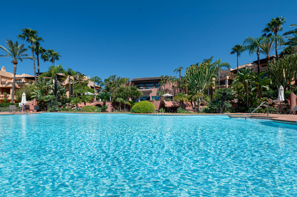 2 Bed Apartment for sale in Sierra Blanca Costa Del Sol, Málaga, Spain