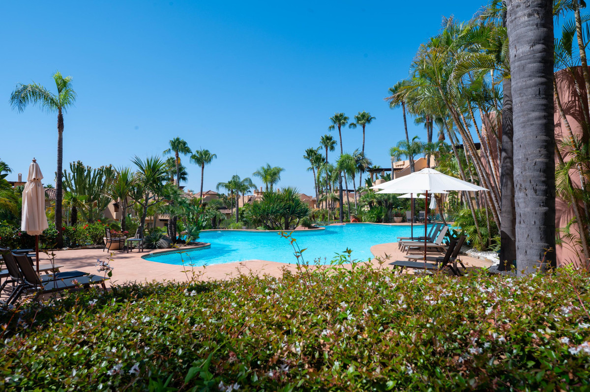 2 Bed Apartment for sale in Sierra Blanca Costa Del Sol, Málaga, Spain
