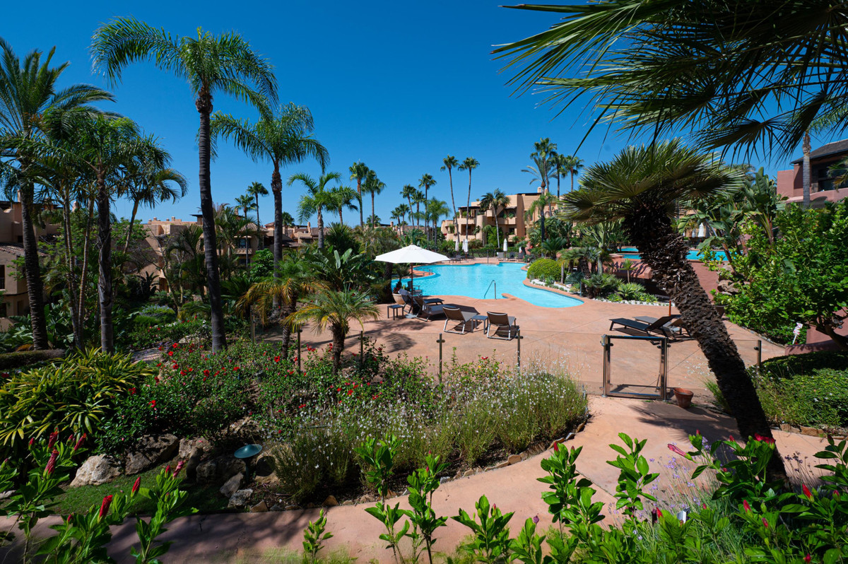 2 Bed Apartment for sale in Sierra Blanca Costa Del Sol, Málaga, Spain