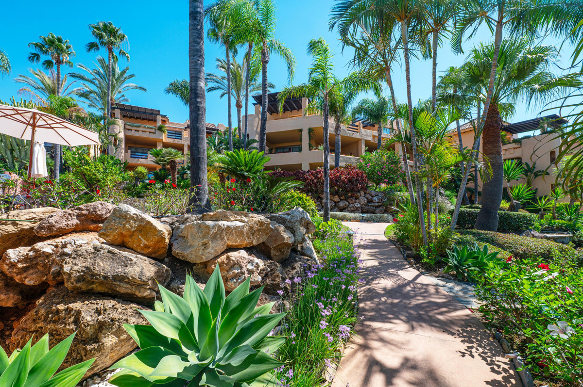 2 Bed Apartment for sale in Sierra Blanca Costa Del Sol, Málaga, Spain
