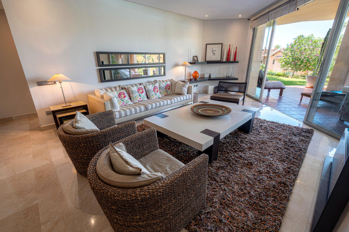 2 Bed Apartment for sale in Sierra Blanca Costa Del Sol, Málaga, Spain