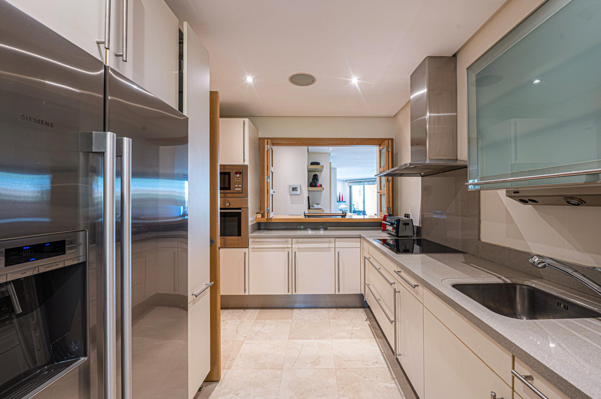 2 Bed Apartment for sale in Sierra Blanca Costa Del Sol, Málaga, Spain