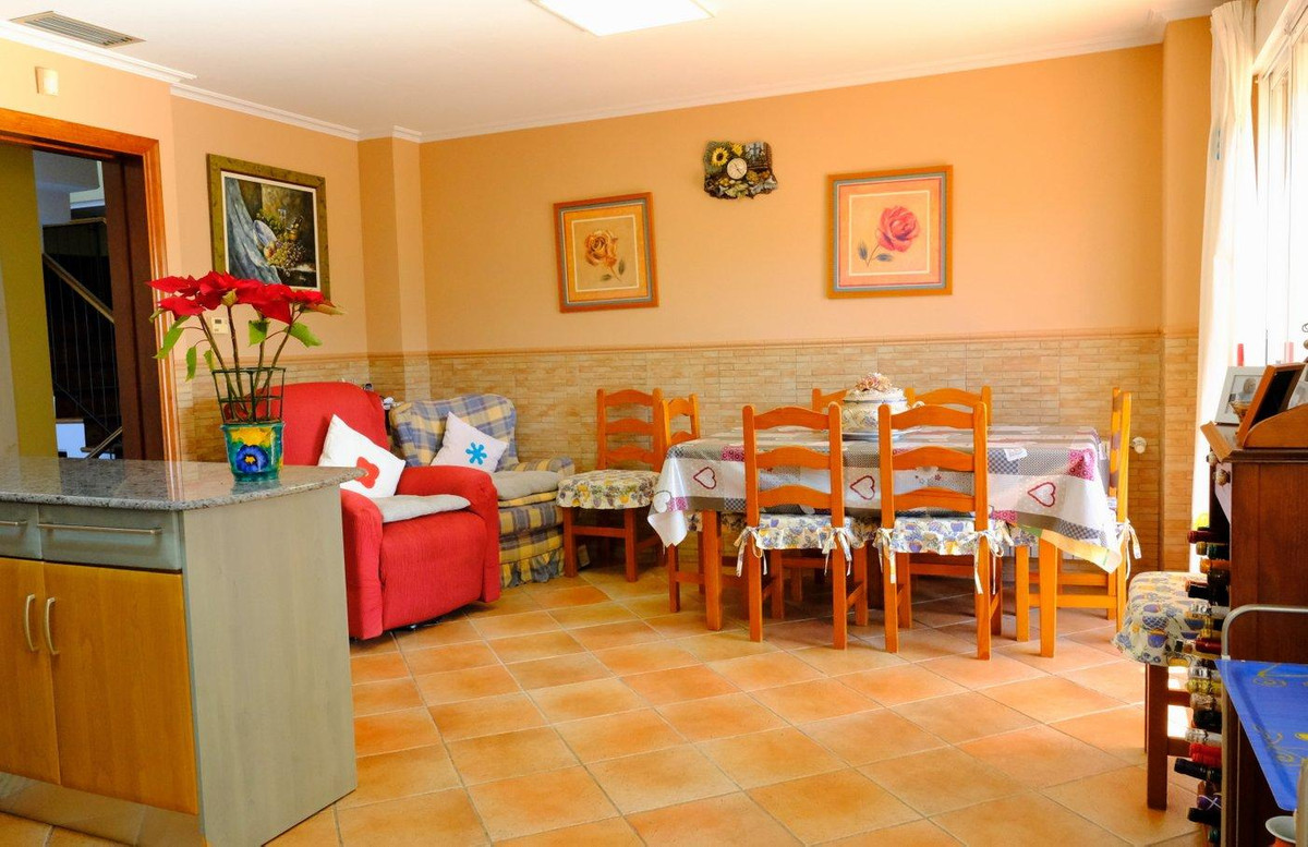 5 Bed Townhouse for sale in Orihuela Costa Blanca, Alicante, Spain