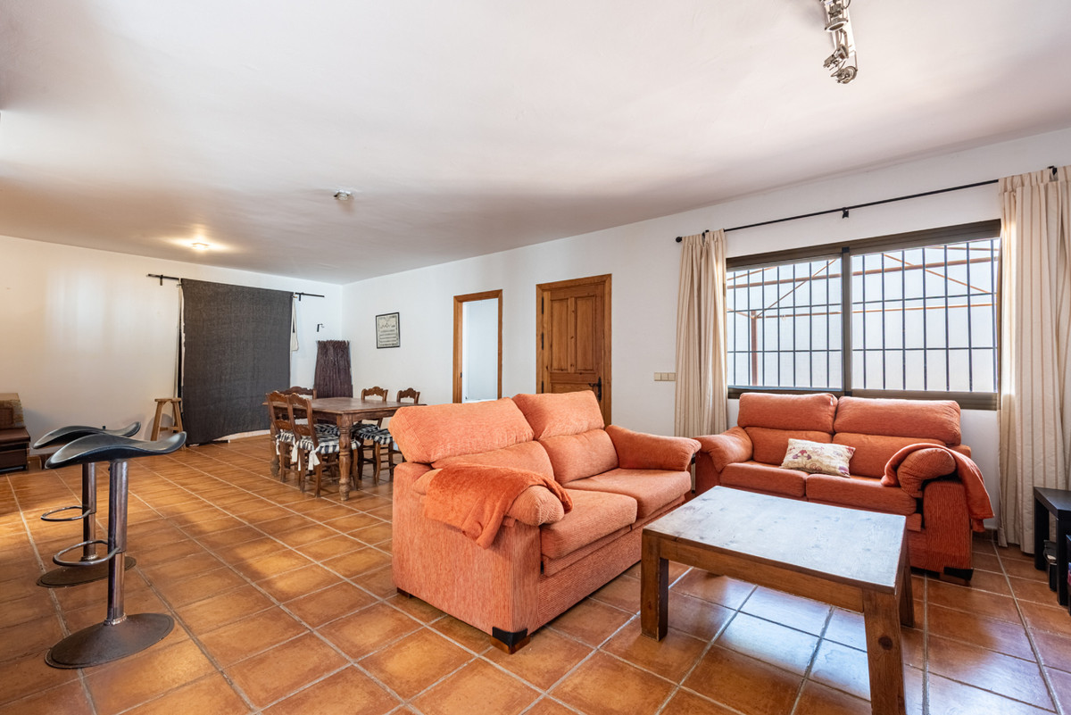5 Bed Townhouse for sale in Marbella Costa Del Sol, Málaga, Spain
