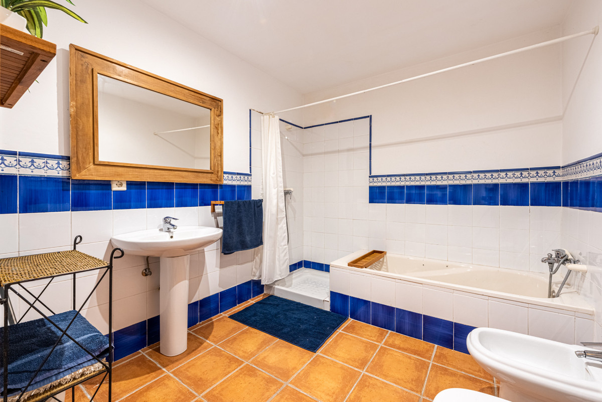 5 Bed Townhouse for sale in Marbella Costa Del Sol, Málaga, Spain