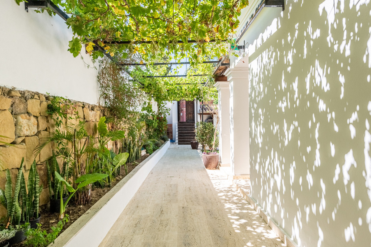 5 Bed Townhouse for sale in Marbella Costa Del Sol, Málaga, Spain