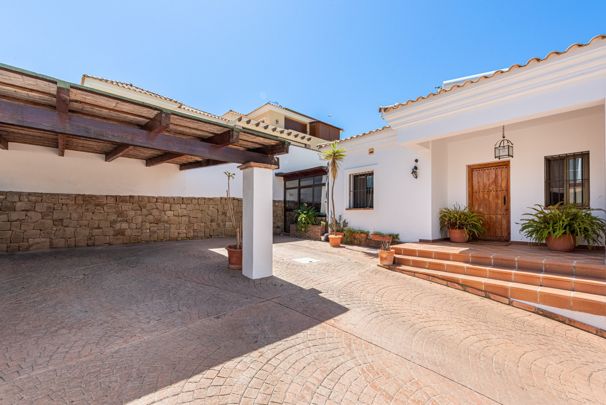 5 Bed Townhouse for sale in Marbella Costa Del Sol, Málaga, Spain