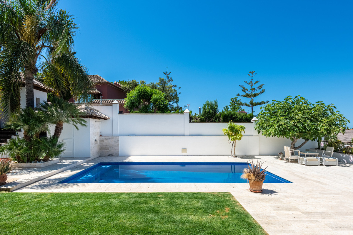 5 Bed Townhouse for sale in Marbella Costa Del Sol, Málaga, Spain