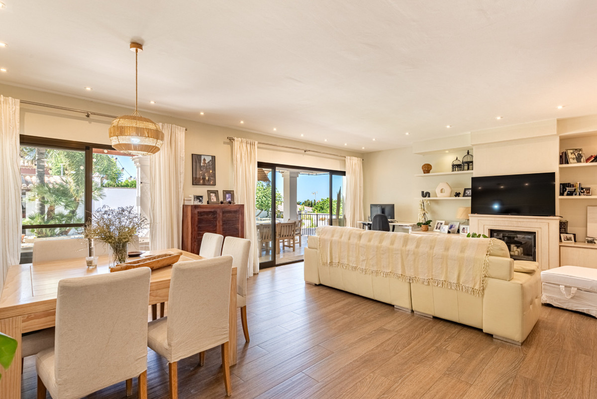 5 Bed Townhouse for sale in Marbella Costa Del Sol, Málaga, Spain