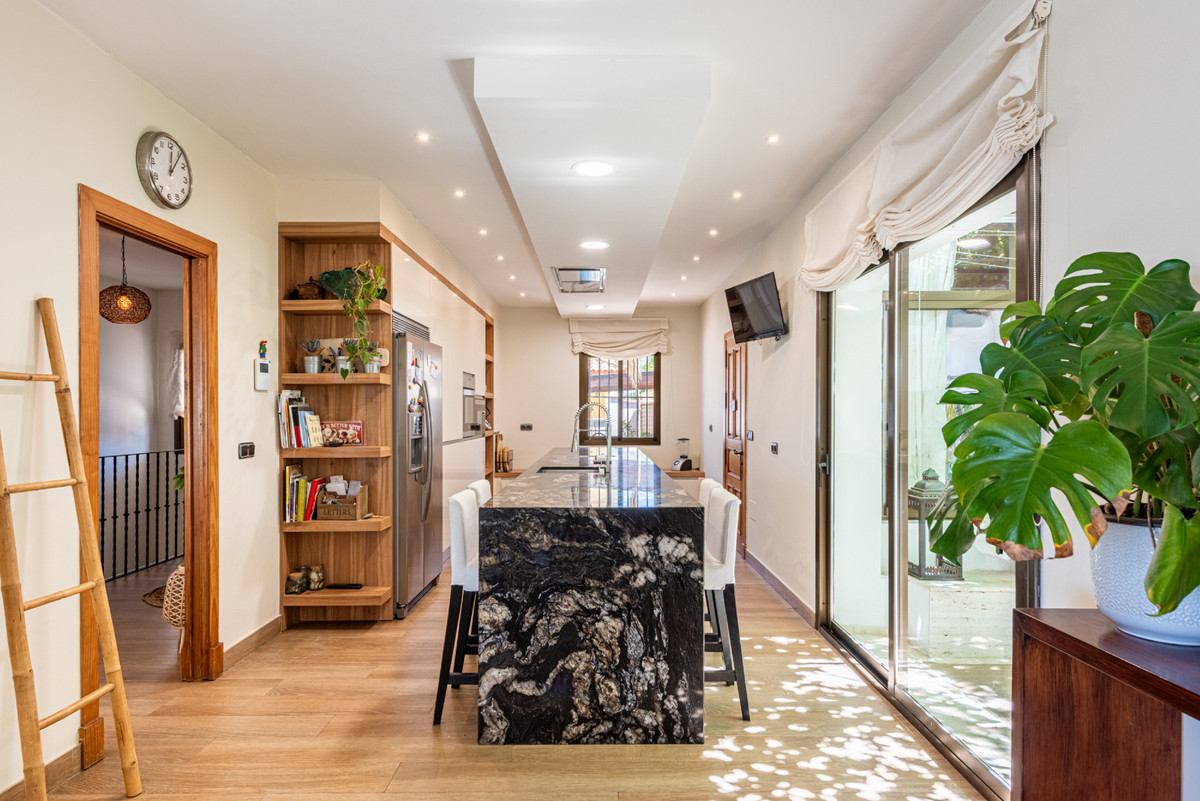 5 Bed Townhouse for sale in Marbella Costa Del Sol, Málaga, Spain