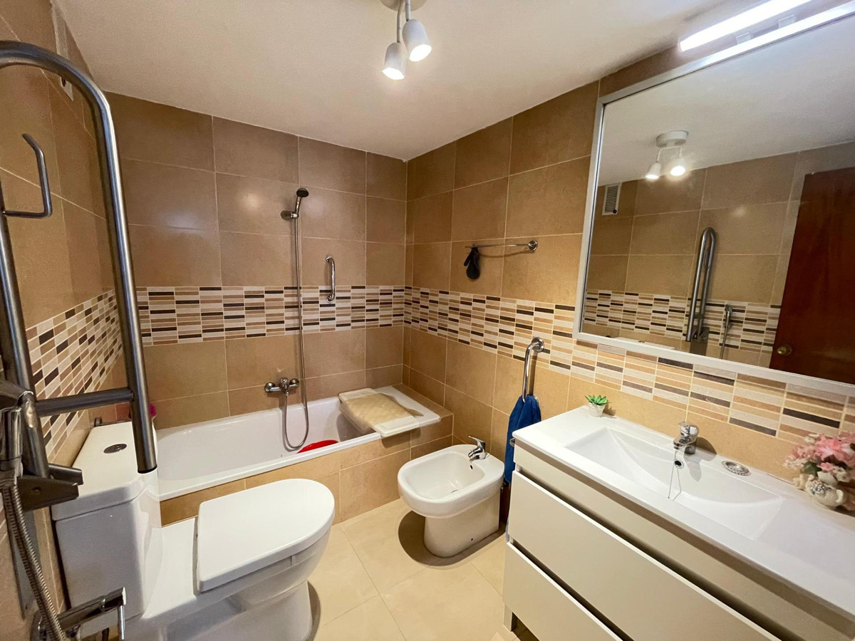 Se vende Apartamento Planta Media de 4 dormitorios en Costa Del Sol, Málaga, España