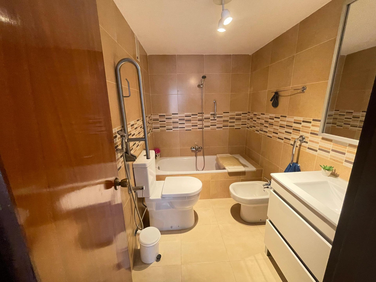 Se vende Apartamento Planta Media de 4 dormitorios en Costa Del Sol, Málaga, España