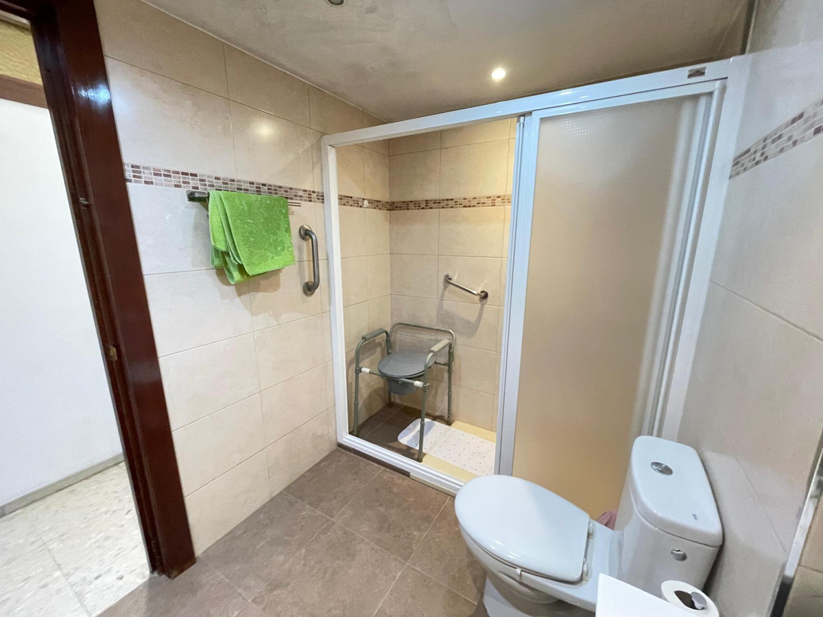 Se vende Apartamento Planta Media de 4 dormitorios en Costa Del Sol, Málaga, España