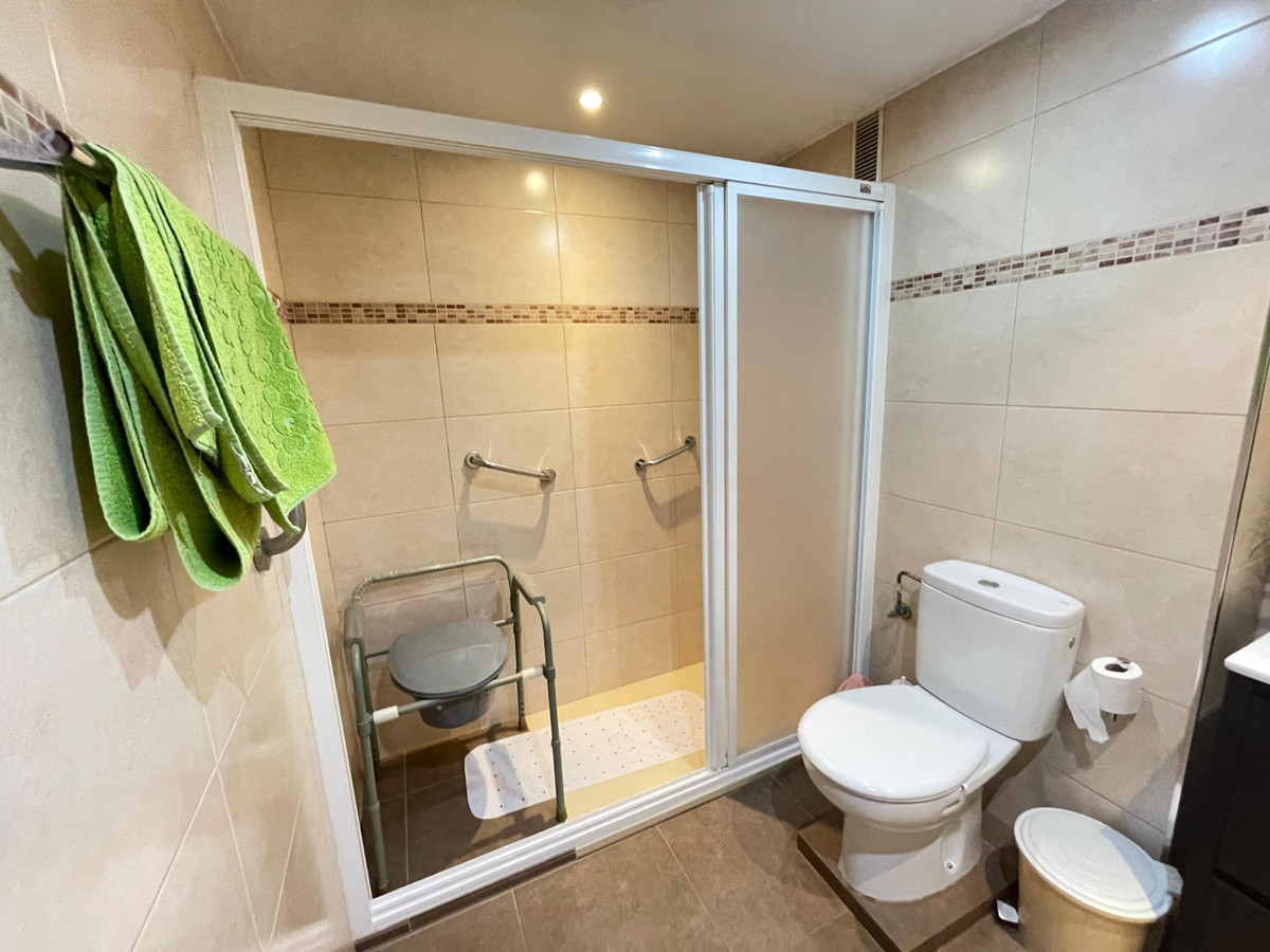 Se vende Apartamento Planta Media de 4 dormitorios en Costa Del Sol, Málaga, España
