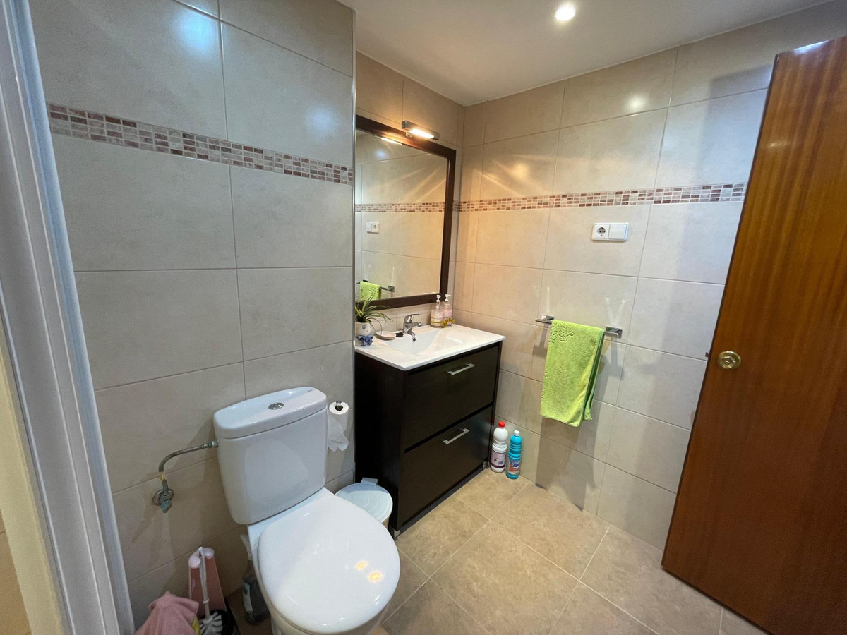 Se vende Apartamento Planta Media de 4 dormitorios en Costa Del Sol, Málaga, España