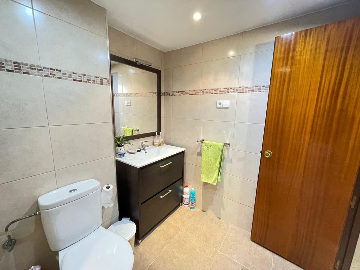 Se vende Apartamento Planta Media de 4 dormitorios en Costa Del Sol, Málaga, España