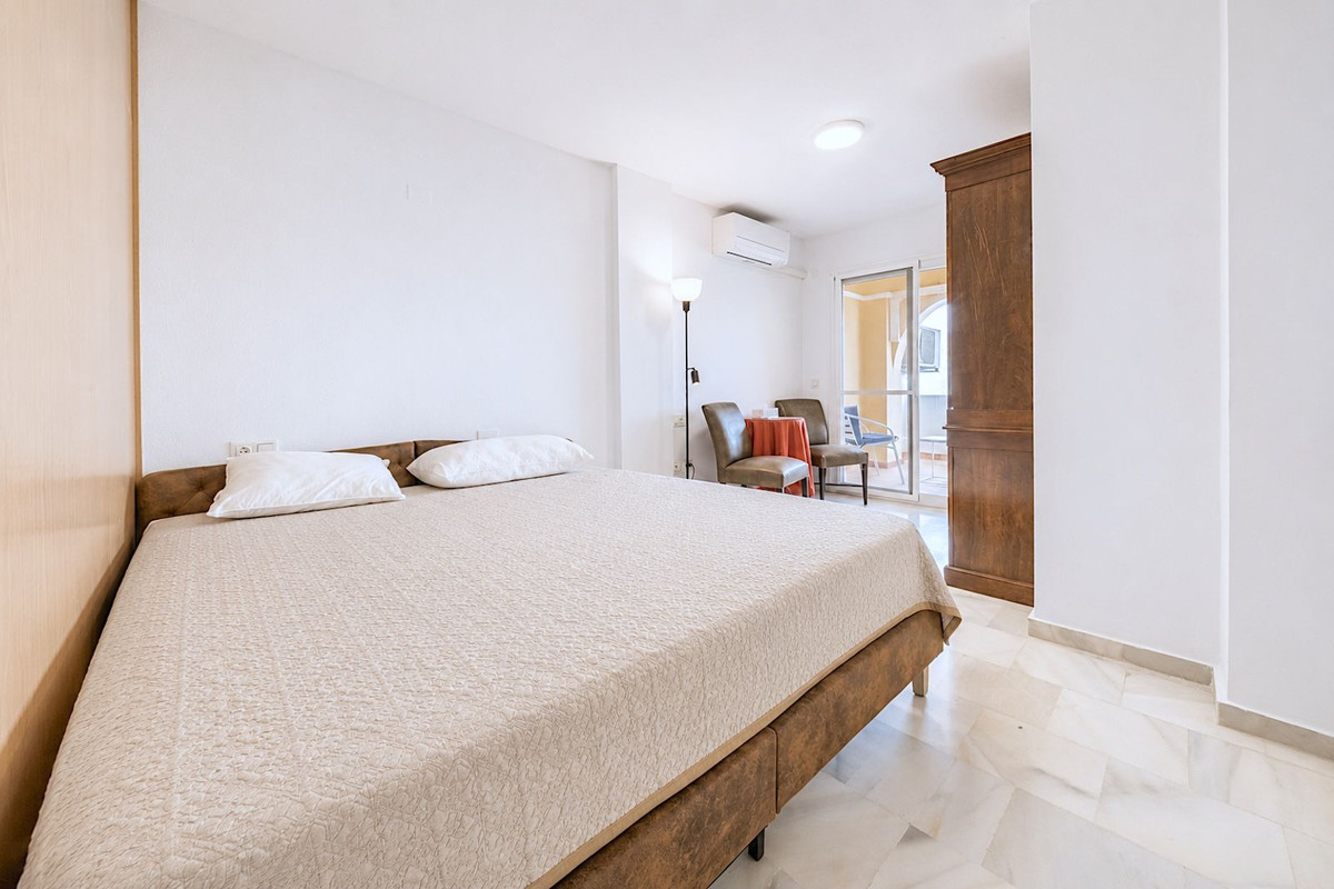 5 Bed Apartment for sale in Estepona Costa Del Sol, Málaga, Spain