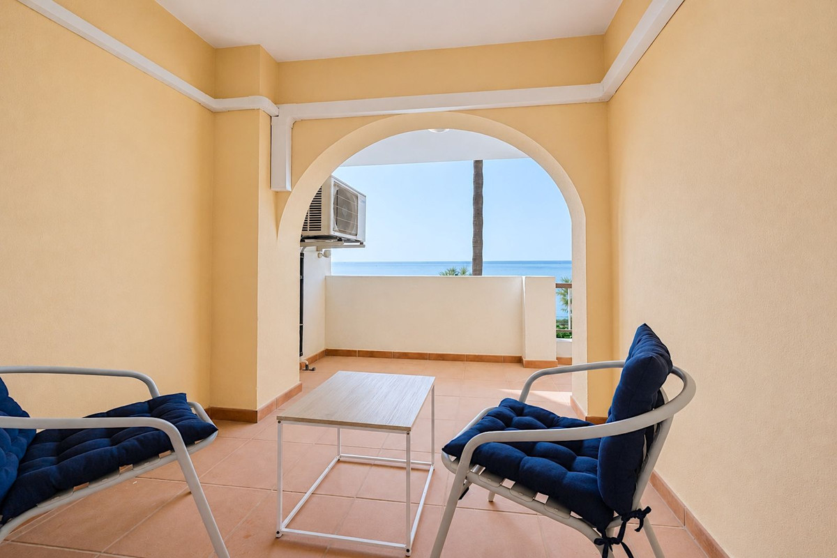 5 Bed Apartment for sale in Estepona Costa Del Sol, Málaga, Spain
