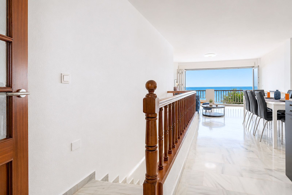 5 Bed Apartment for sale in Estepona Costa Del Sol, Málaga, Spain