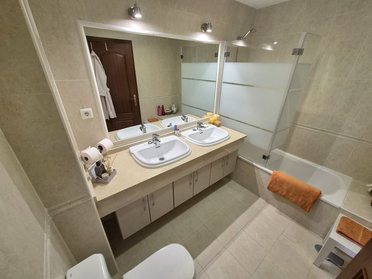3 Bed Apartment for sale in Alhaurin Golf Costa Del Sol, Málaga, Spain
