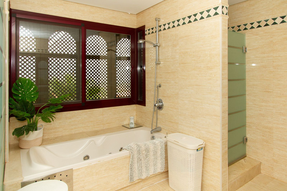 3 Bed Apartment for sale in La Mairena Costa Del Sol, Málaga, Spain