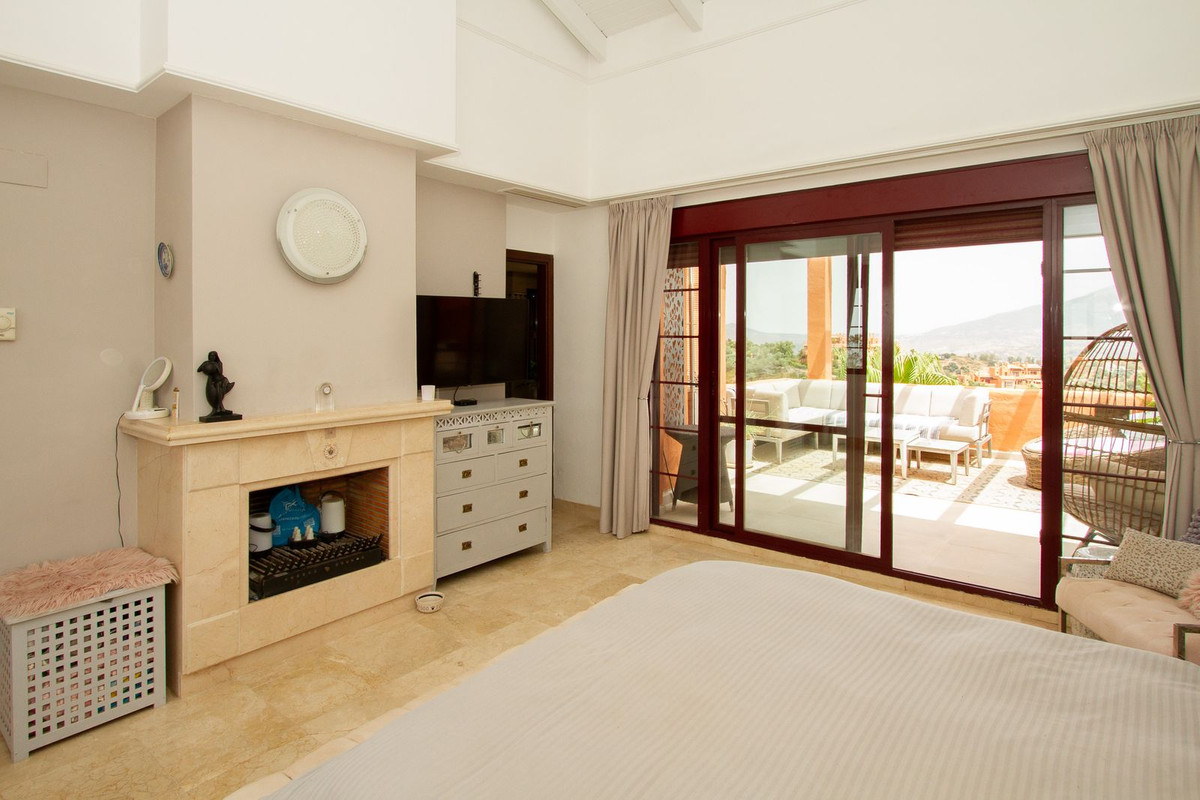 3 Bed Apartment for sale in La Mairena Costa Del Sol, Málaga, Spain
