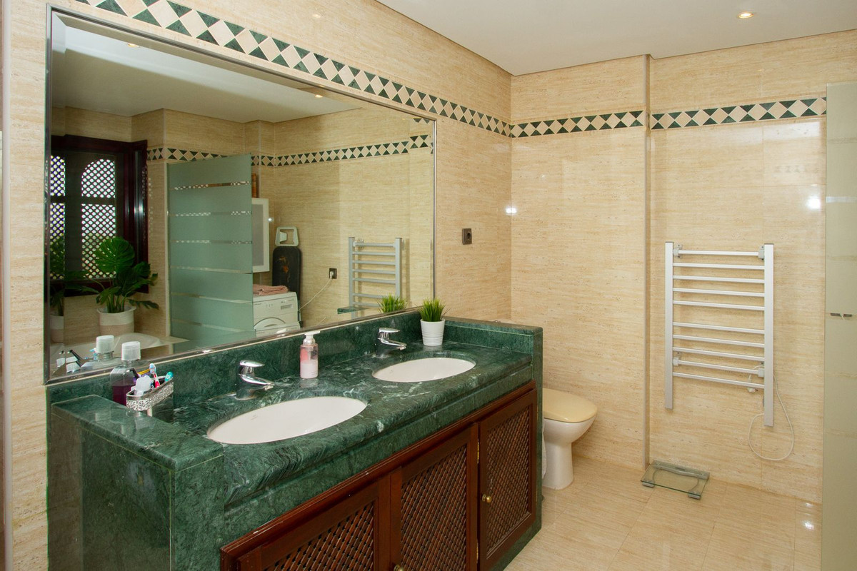 3 Bed Apartment for sale in La Mairena Costa Del Sol, Málaga, Spain