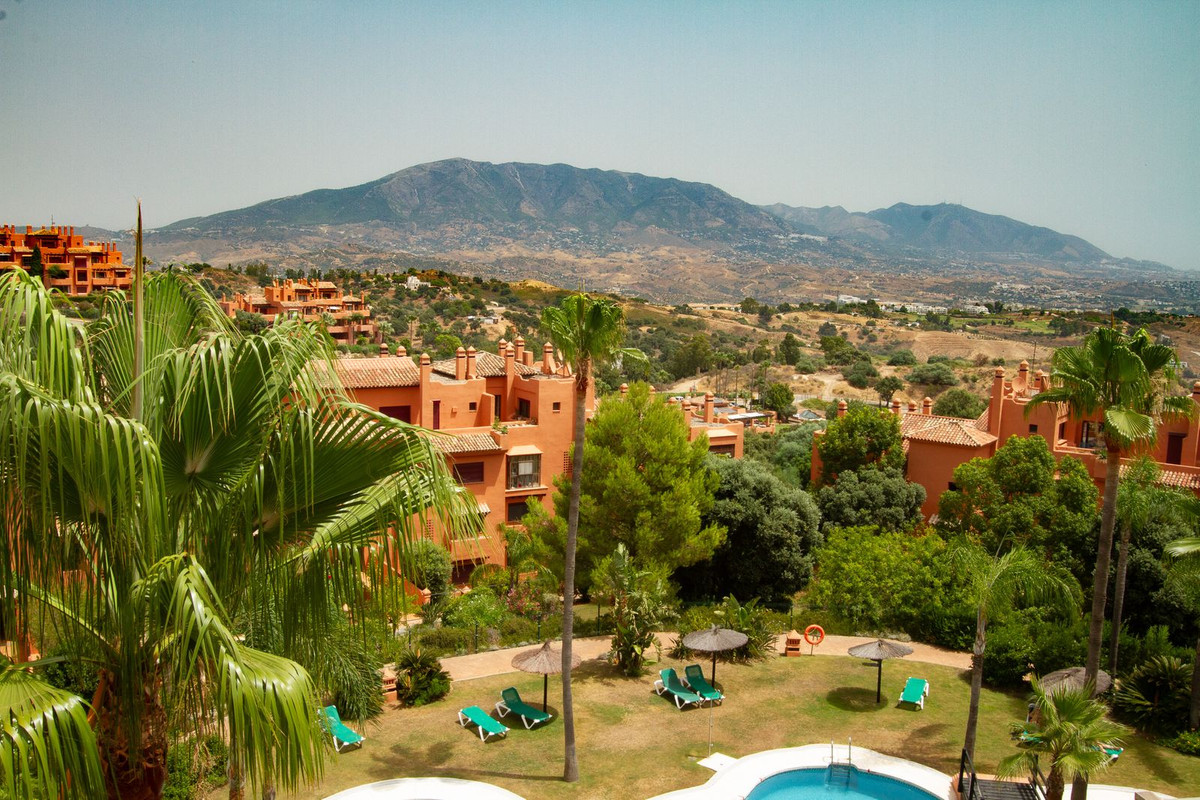 3 Bed Apartment for sale in La Mairena Costa Del Sol, Málaga, Spain