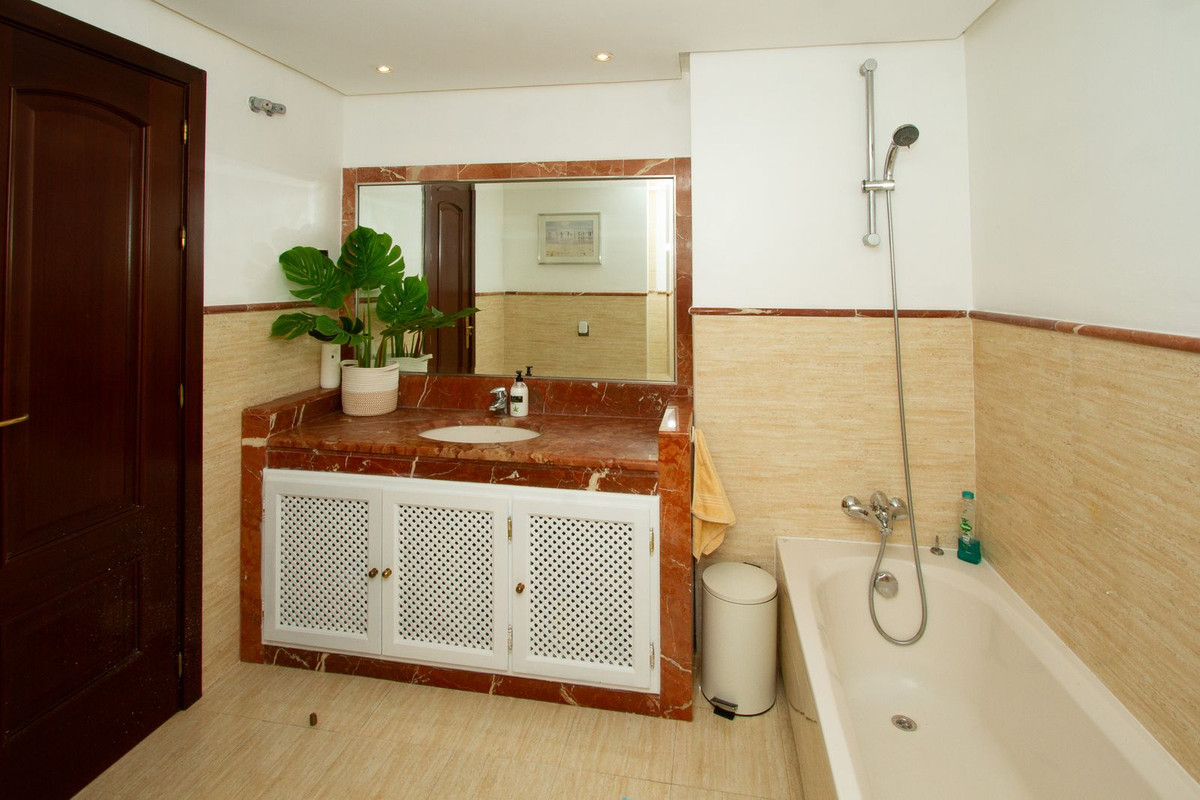 3 Bed Apartment for sale in La Mairena Costa Del Sol, Málaga, Spain