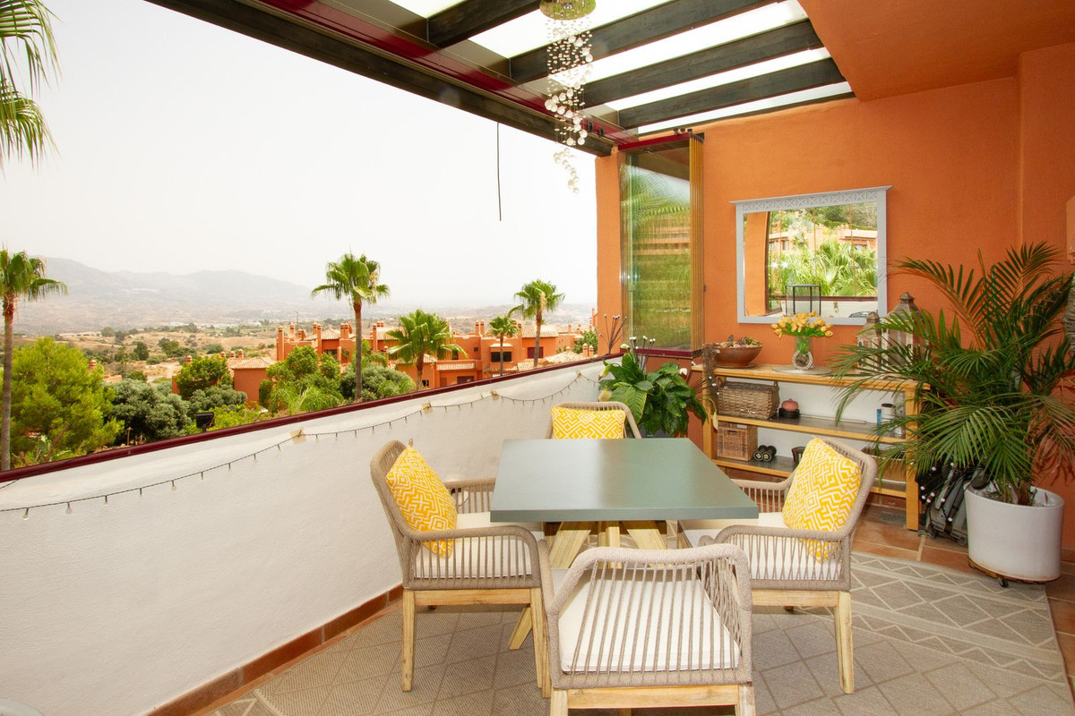 3 Bed Apartment for sale in La Mairena Costa Del Sol, Málaga, Spain
