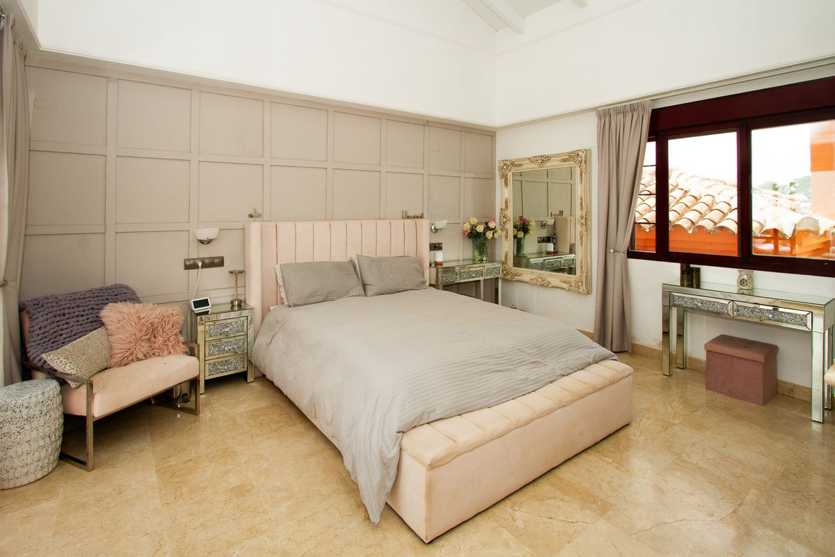 3 Bed Apartment for sale in La Mairena Costa Del Sol, Málaga, Spain