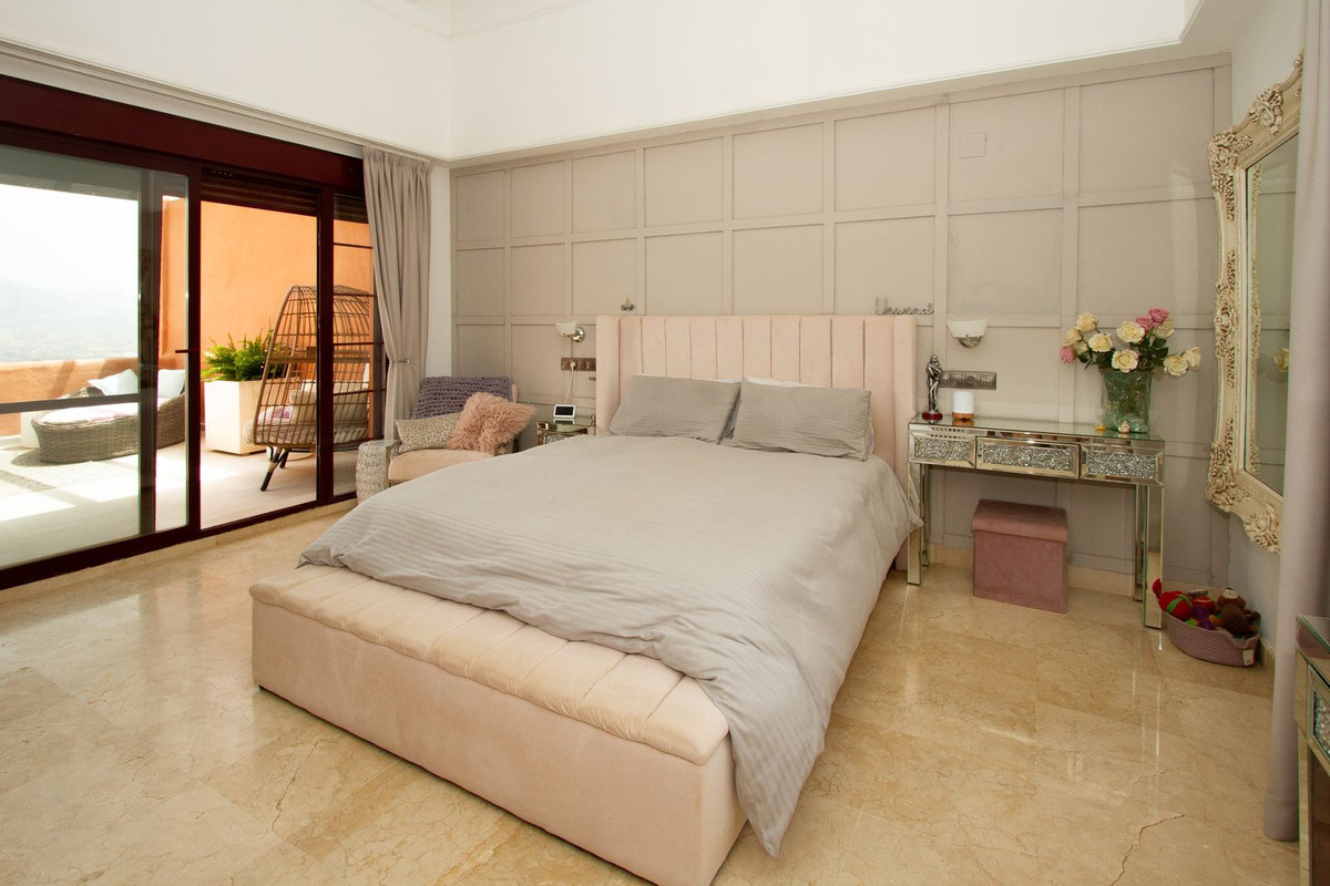 3 Bed Apartment for sale in La Mairena Costa Del Sol, Málaga, Spain